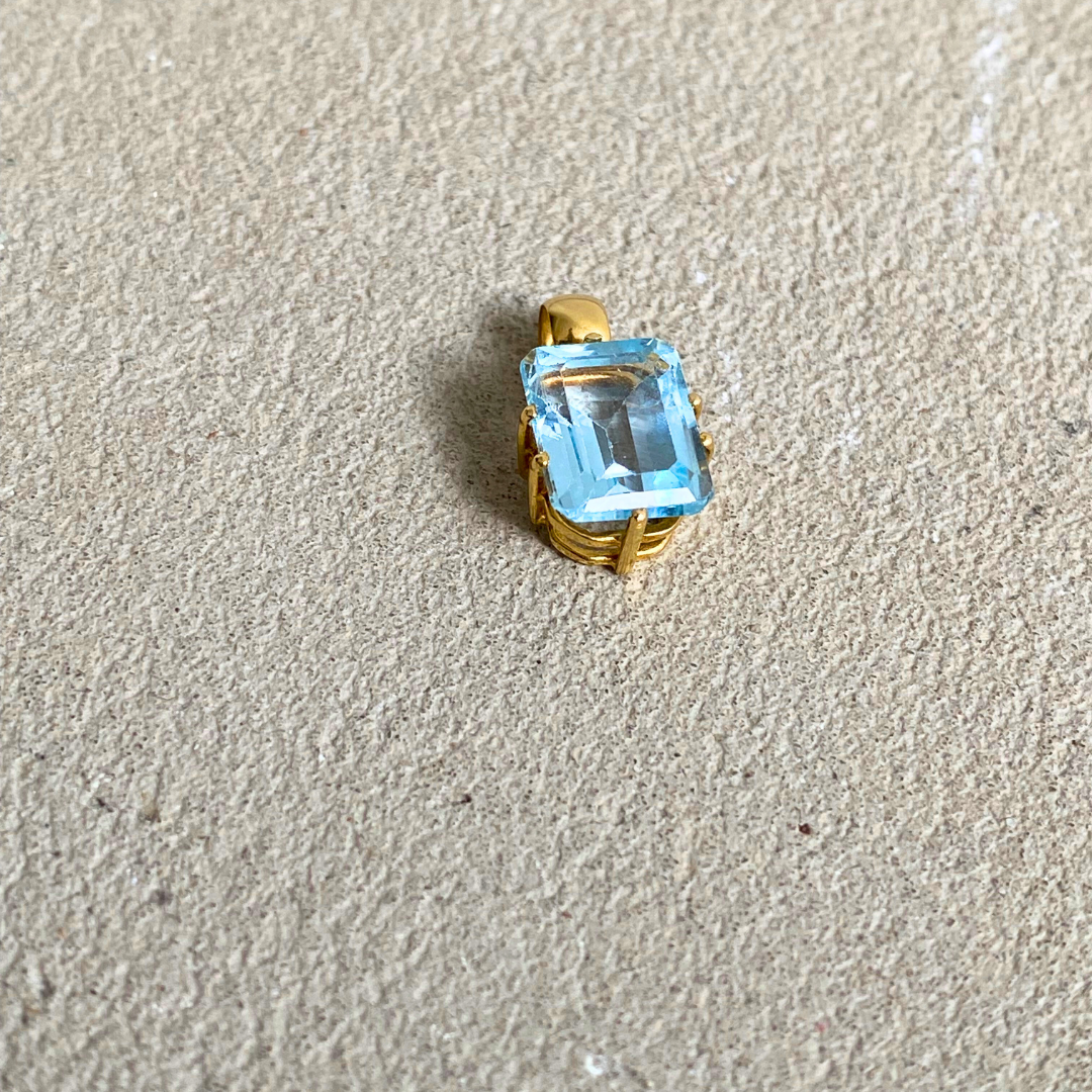 Ava | 18k Spinel Hanger
