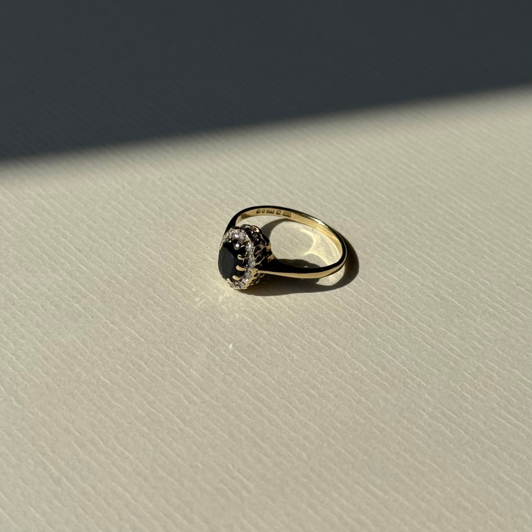 September | Saffier & Diamant Ring