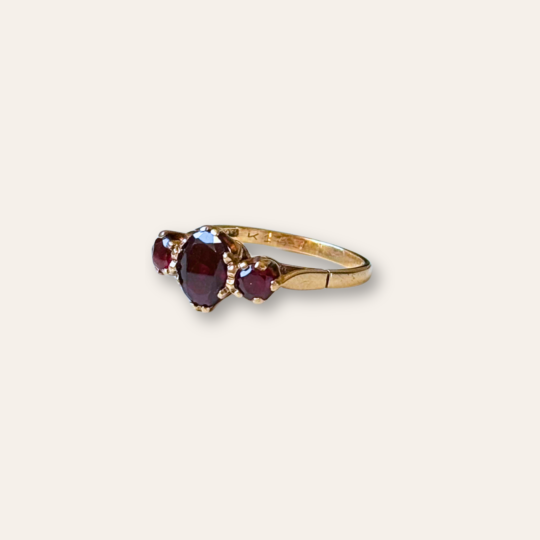 Granaat Trilogie Ring