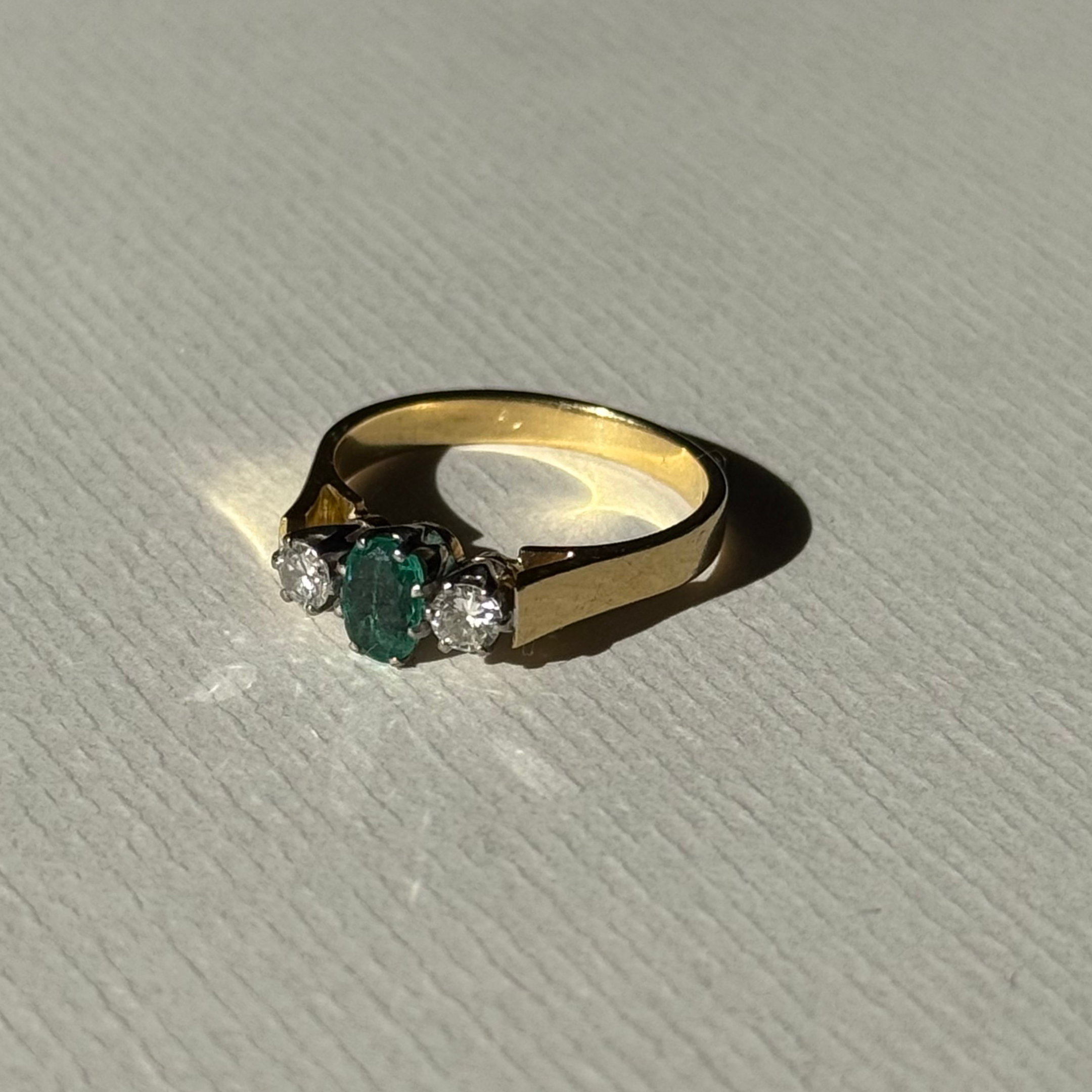 Smaragd & Diamant Trilogie Ring 18k