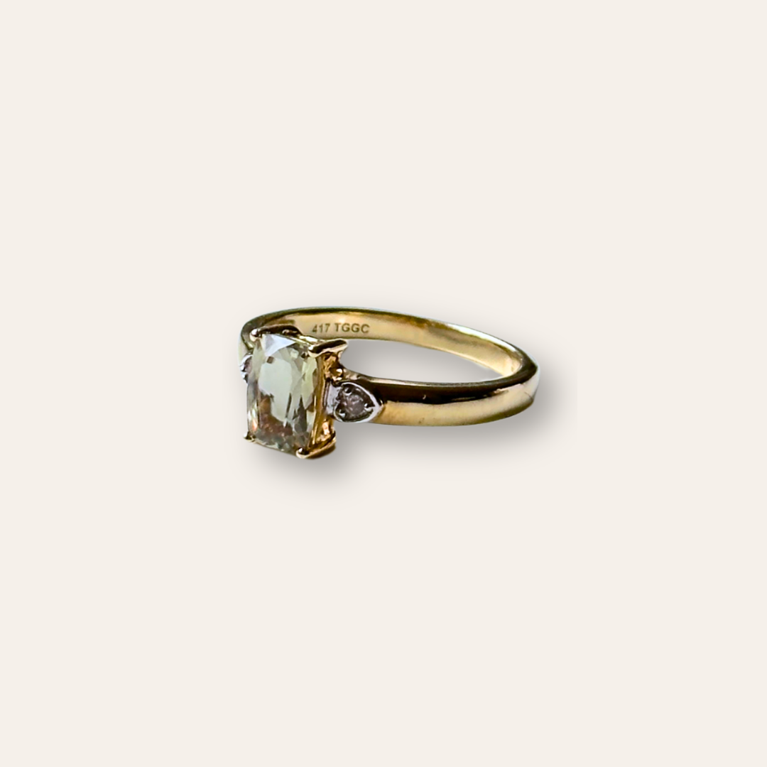 April | Amethist & Diamant Ring