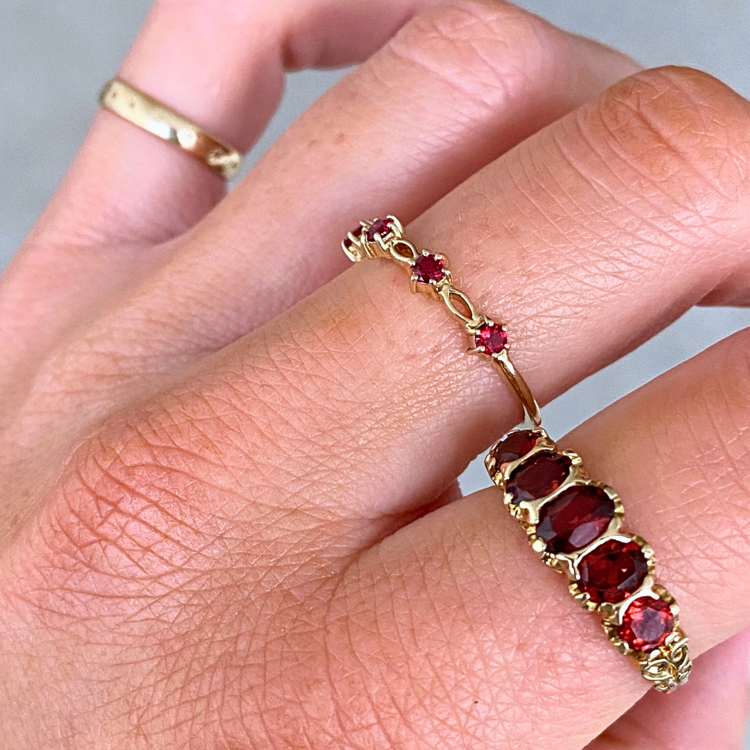 Coco | Granaat Rij Ring