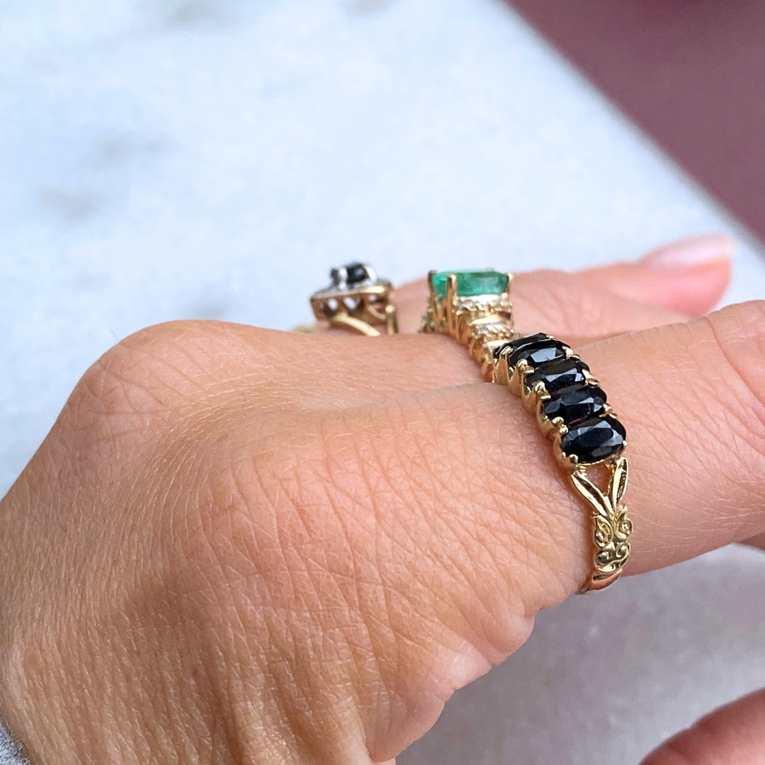 Nela | Saffier Rij Ring