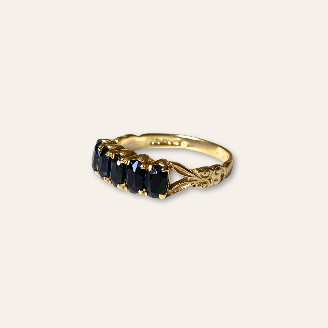 Nela | Saffier Rij Ring