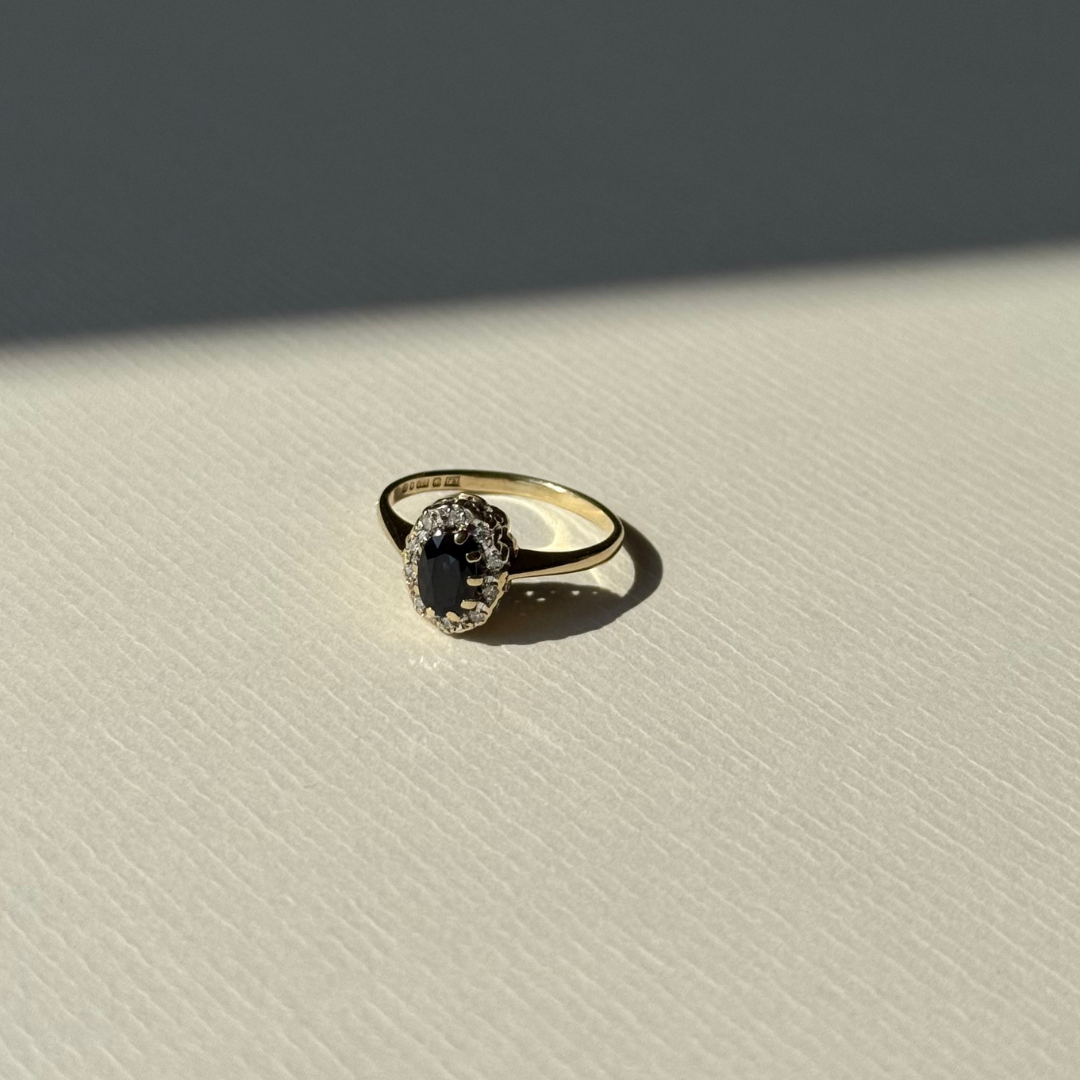 September | Saffier & Diamant Ring