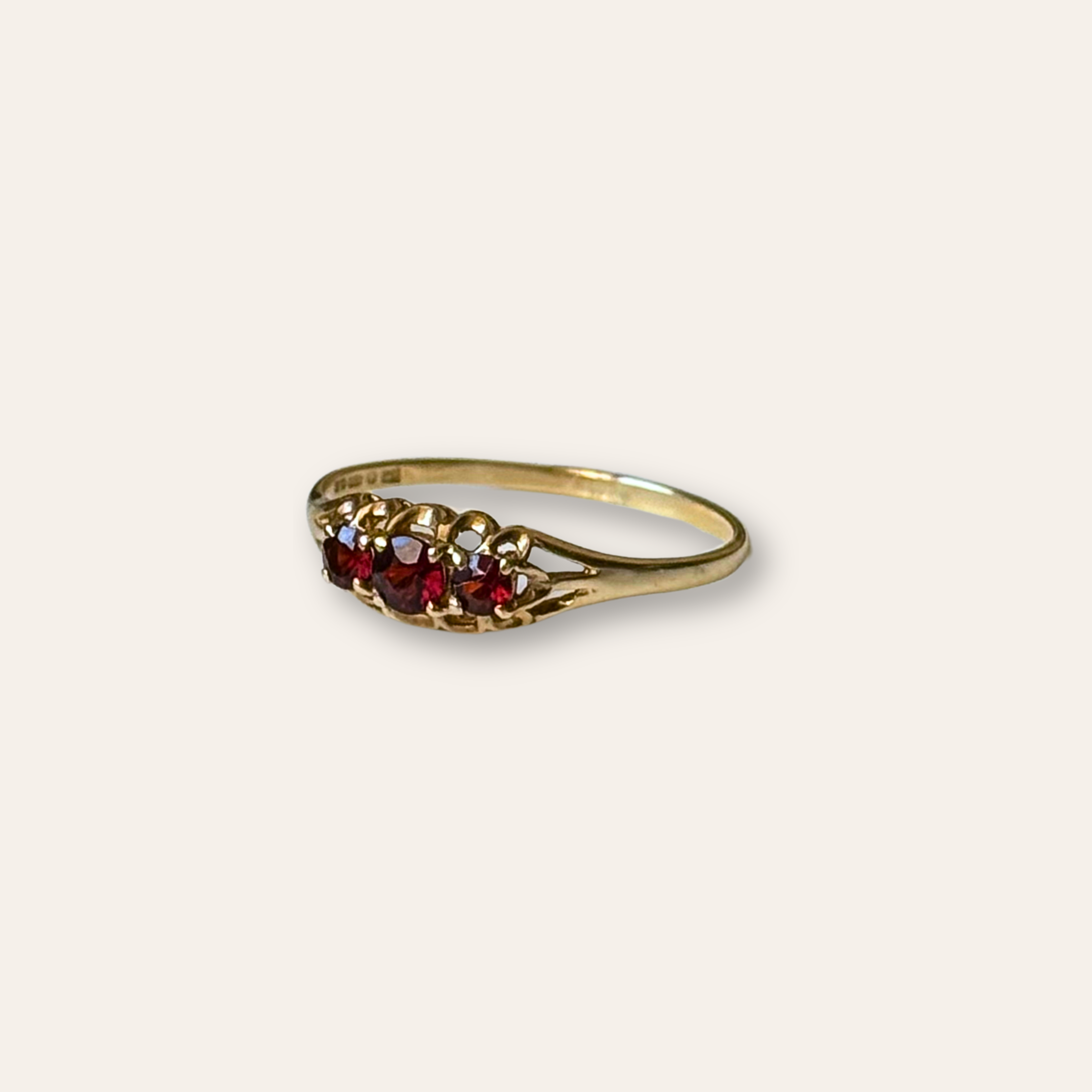 Granaat Trilogie Ring