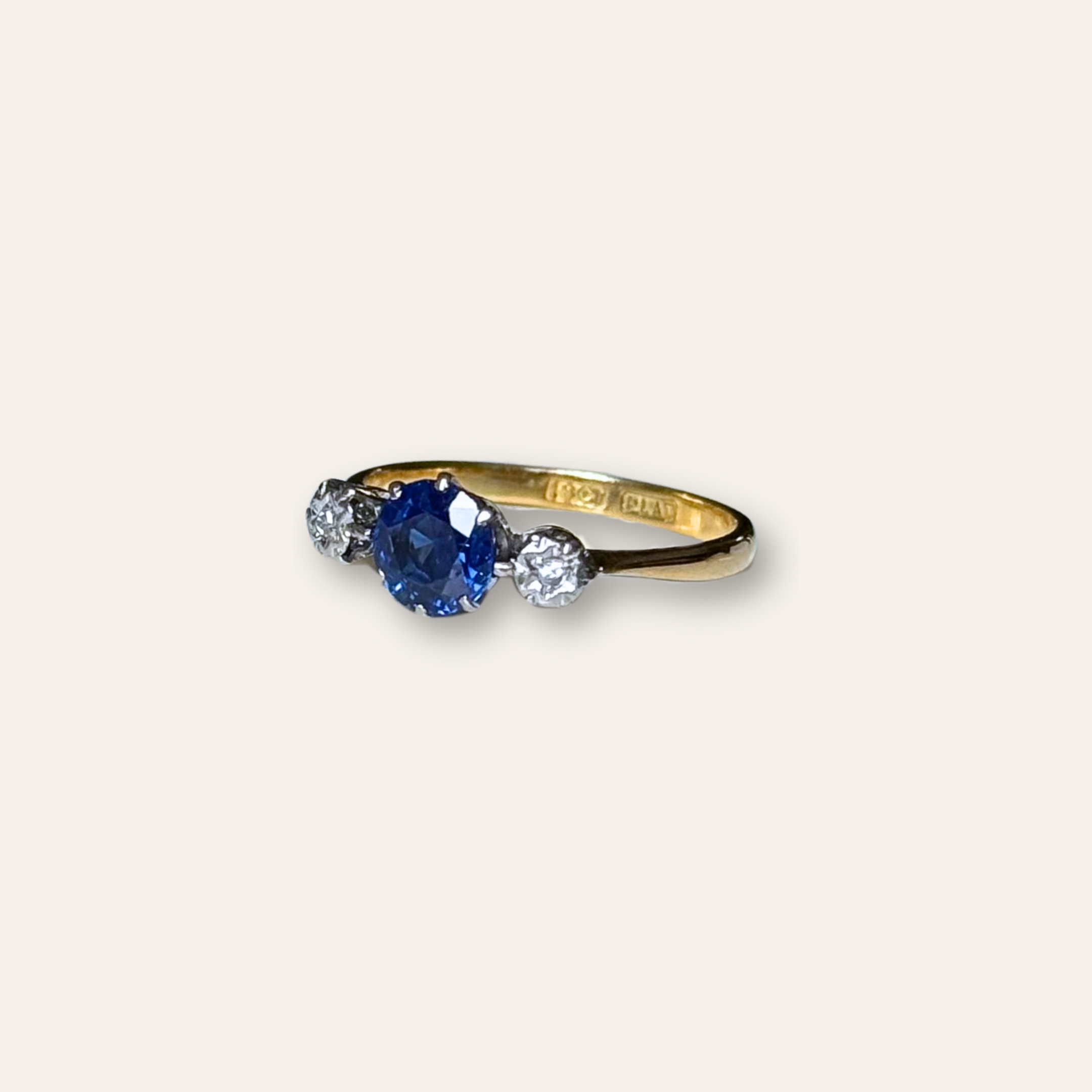 Saffier & Diamant Trilogie Ring 18k