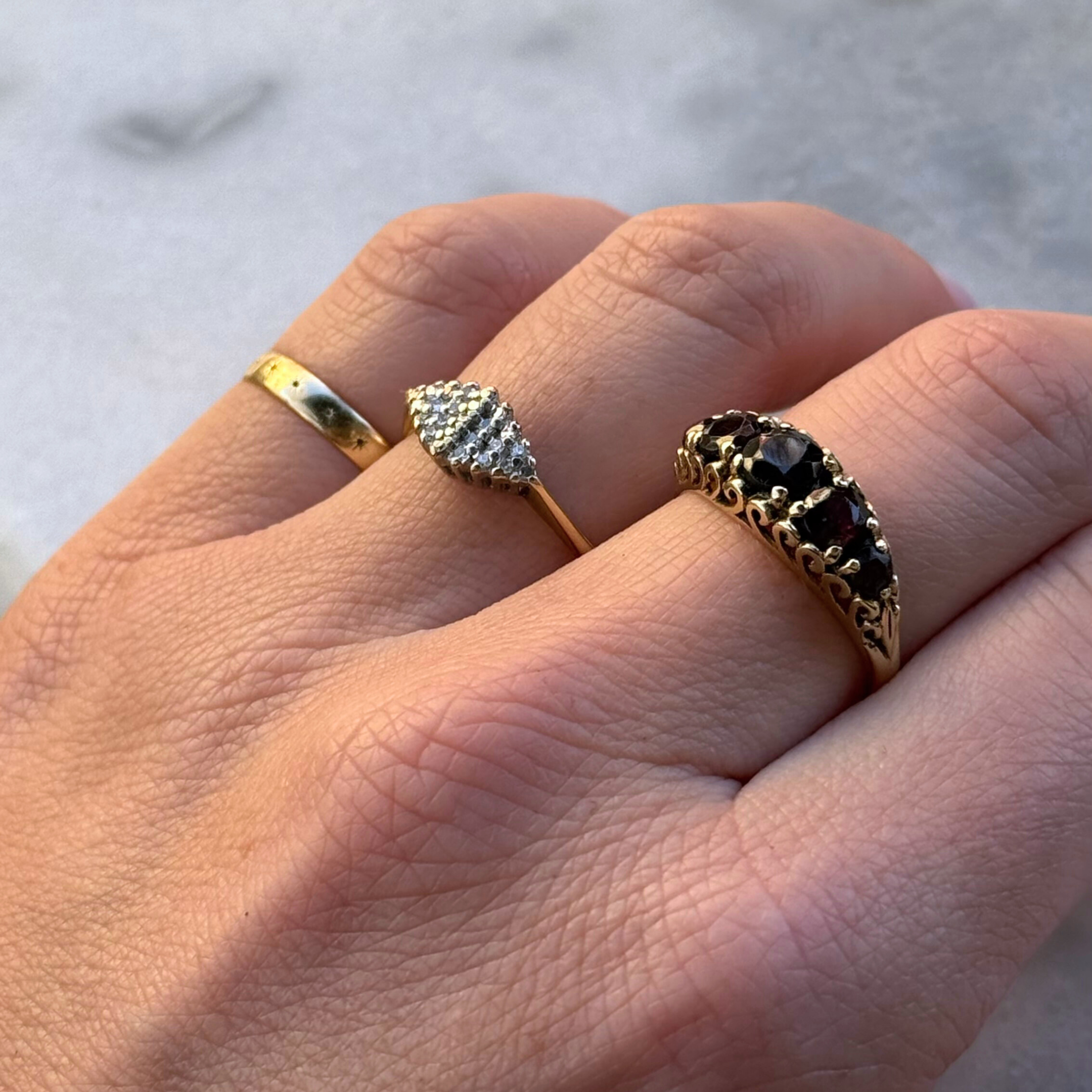Granaat Rij Ring