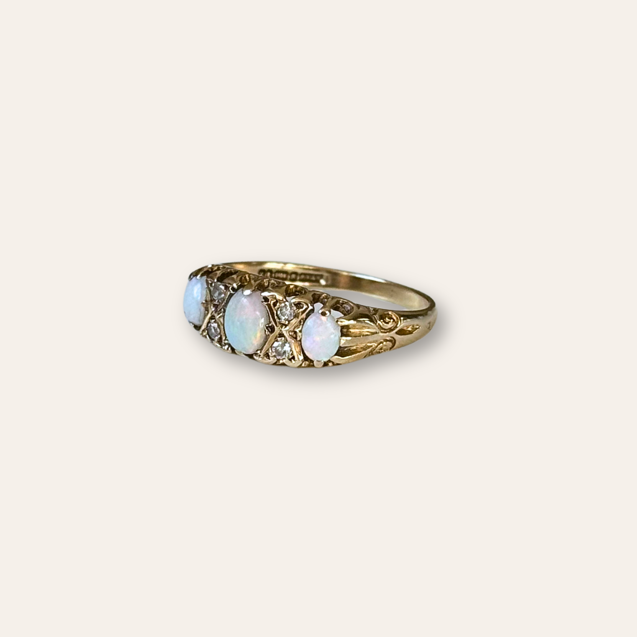 Opaal & Diamant Ring