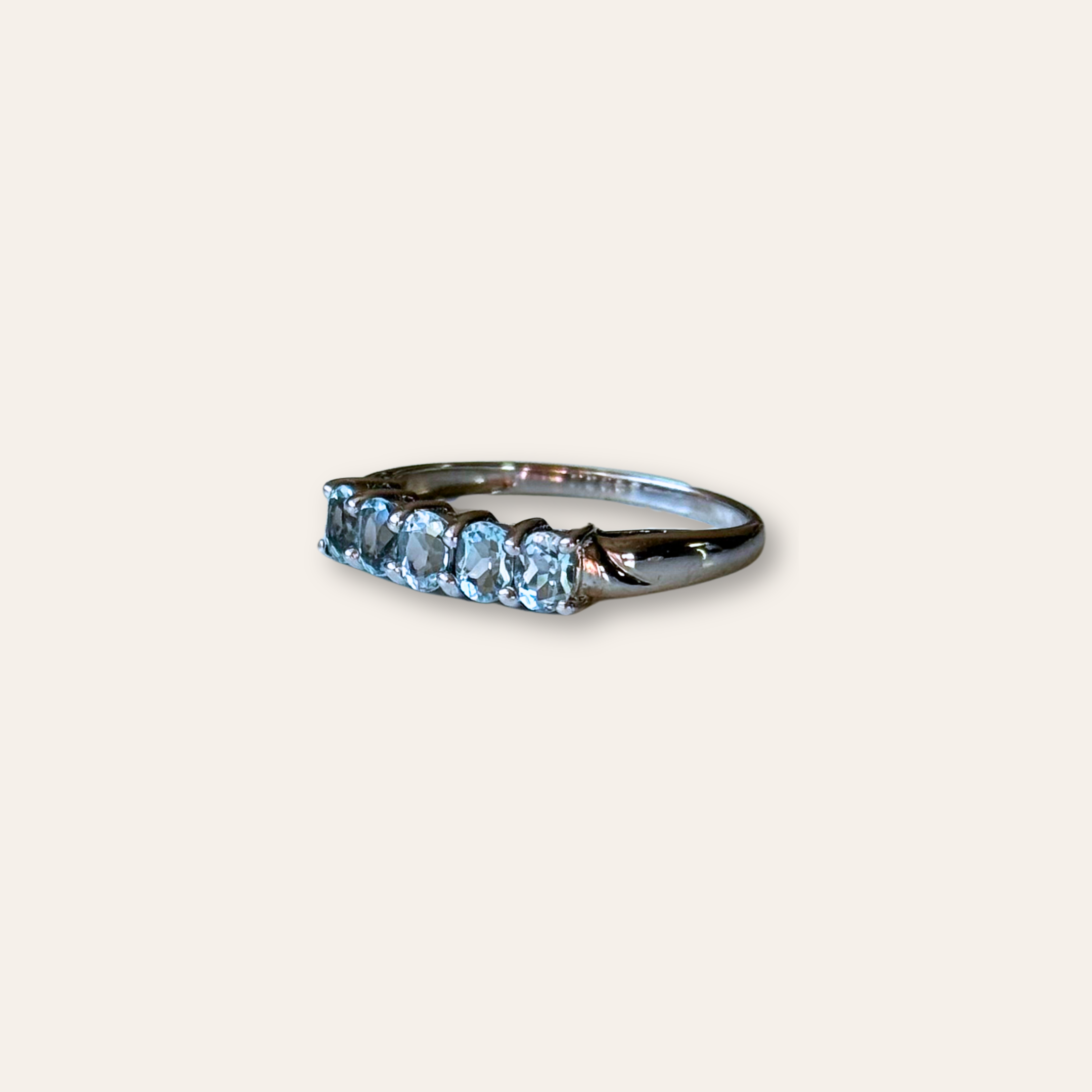 Topaas Rij Ring Witgoud